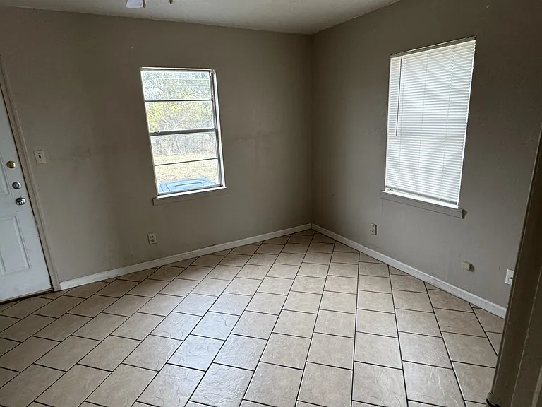 210 Marston Ave #A — Photo 4