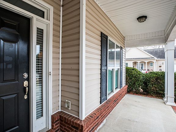 5th image of 215 Central Heights Dr