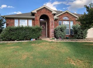 724 Liberty Ln, Crowley, TX 76036