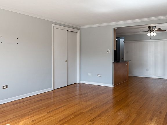 4th image of 6845 N Northwest Hwy #2