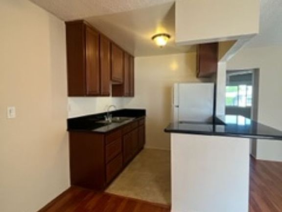 5th image of 220 Belmont Ave APT 5