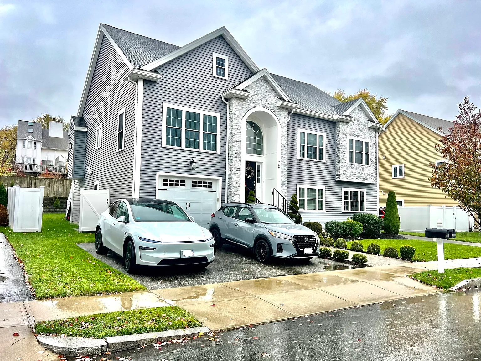 3 bed, 2.0 bath, 2000 sqft, $5,000 — Photo 1