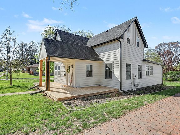 2nd image of 902 Lincoln St