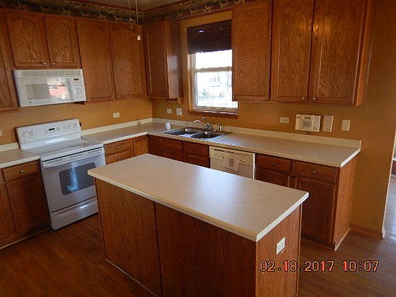 4th image of 1807 Crestview Dr