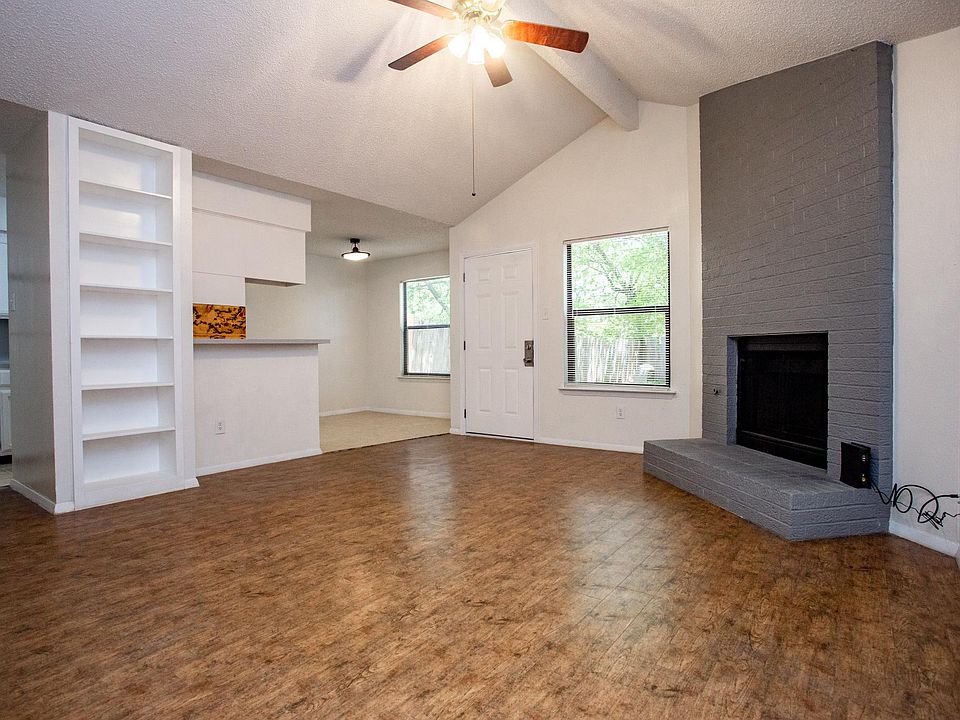 1st image of 302 Villa Oaks Cir #B