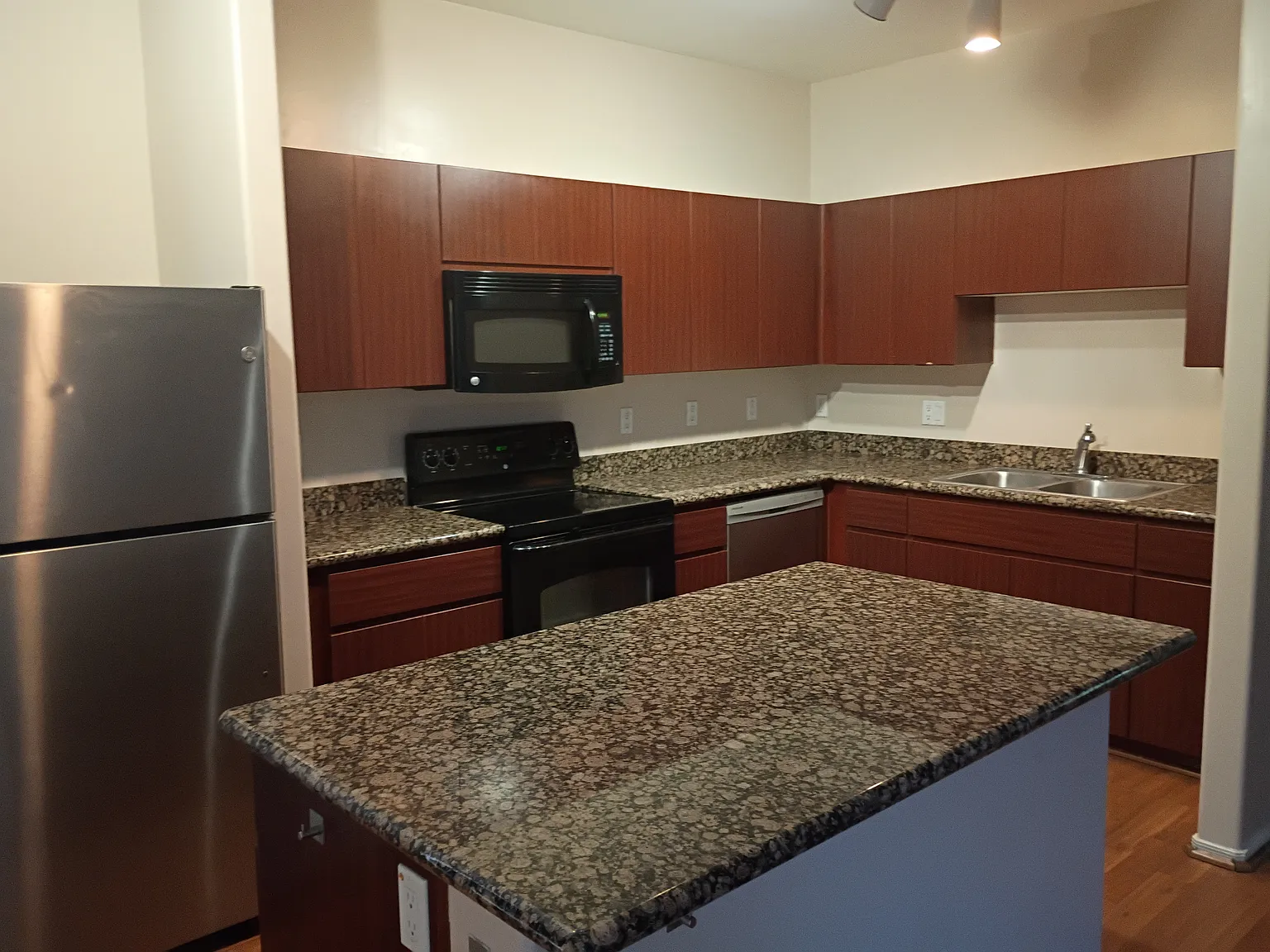 2 bed, 1326 sqft, $1,700 — Photo 4