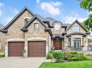 119 Iroquois Dr, Clarendon Hills, IL
