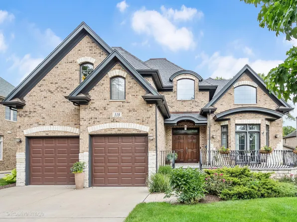 119 Iroquois Dr, Clarendon Hills, IL 60514