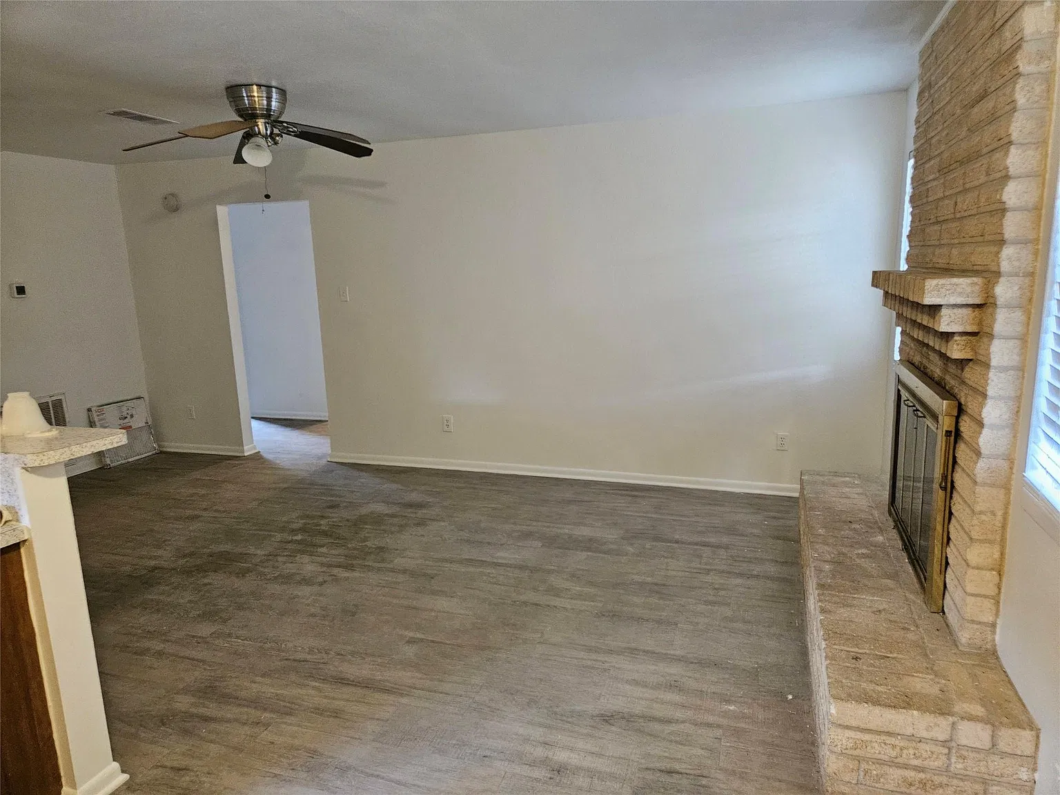 3 bed, 2.0 bath, 1449 sqft, $1,575 — Photo 3
