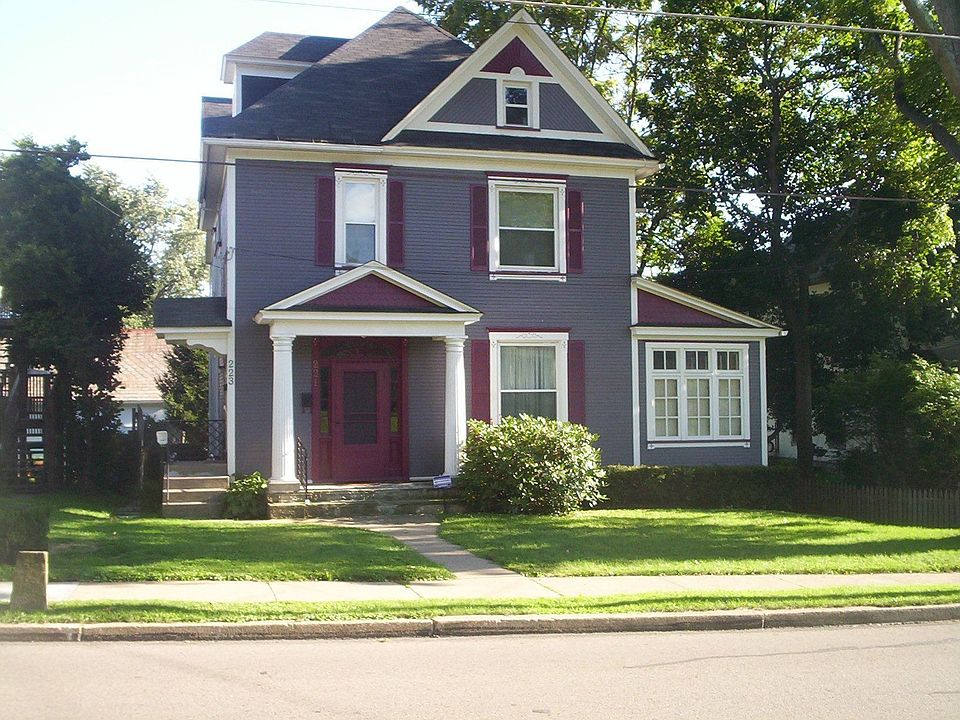 1st image of 221 E Pearl St