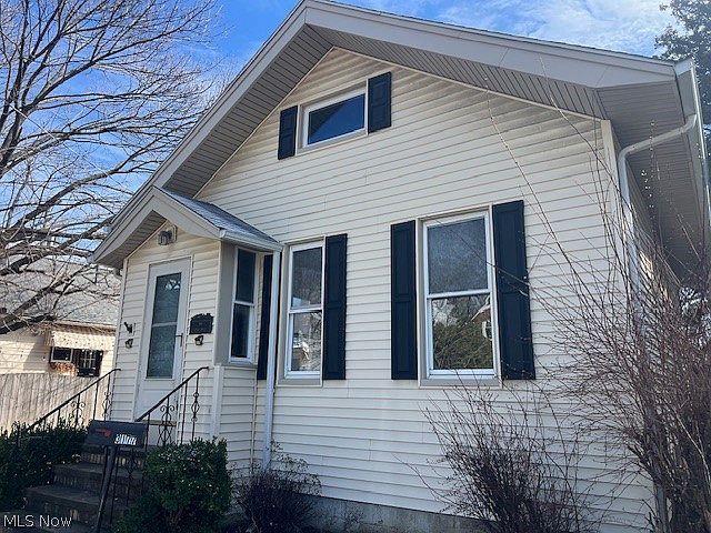 1st image of 3177 W 120th St