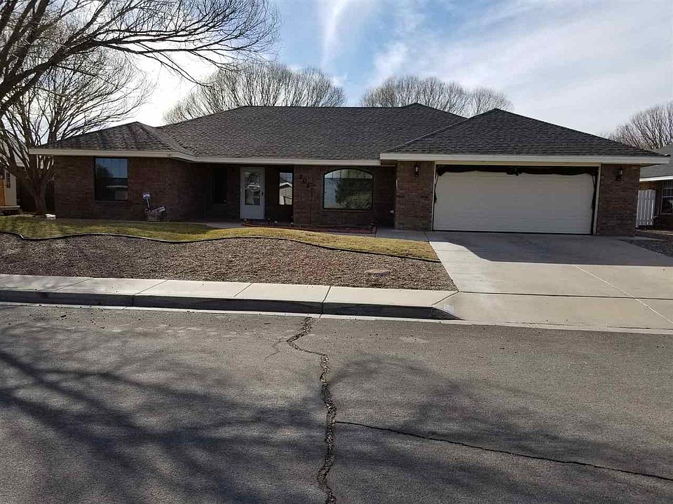 1st image of 202 Pima Dr