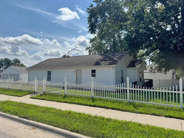 140 Summerhays St, Tiffin, IA 52340