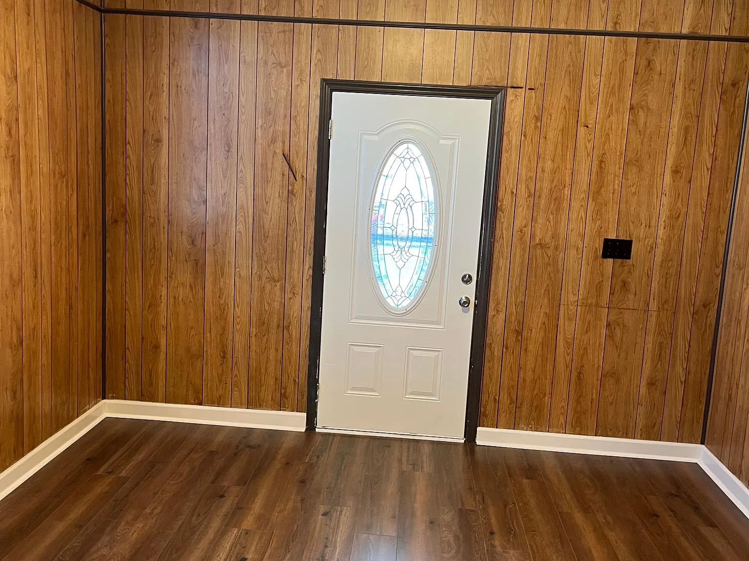 3 bed, $1,200 — Photo 2
