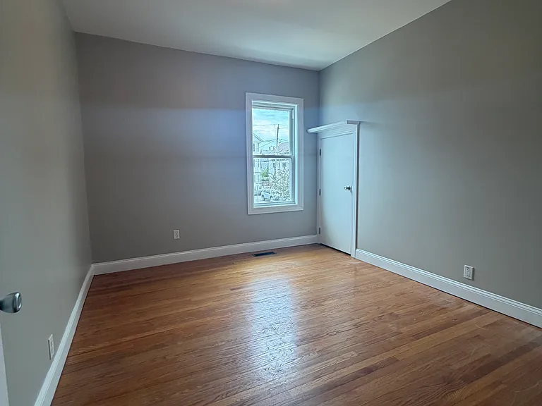 112 Niagara St #1 — Photo 9