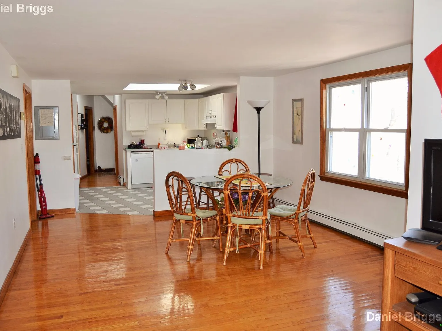 3 bed, 1.0 bath, $3,100 — Photo 3