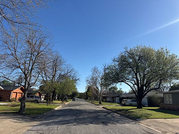 4th image of 1613 Montclair Dr