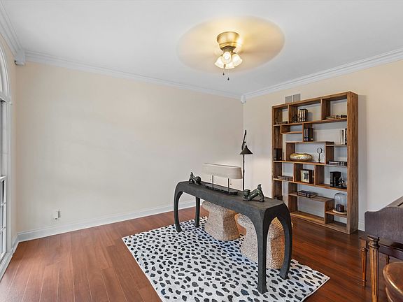 4th image of 4094 Shady Hollow Dr