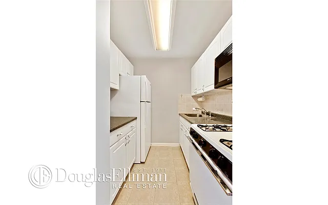 Rented by Douglas Elliman | media 7