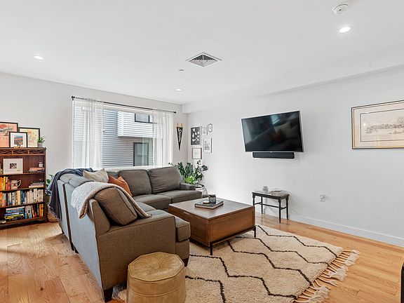 4th image of 2012 Frankford Ave APT 4C