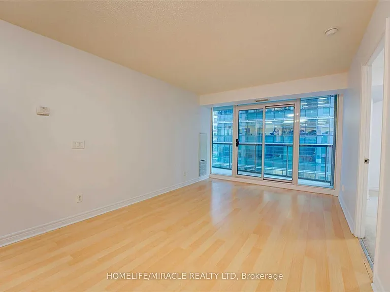 30 Grand Trunk Cres #1509 — Photo 17