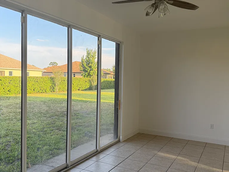 5016 Friars Cove St — Photo 13