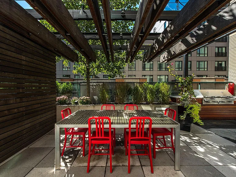 Show off your BBQ skills on the over-sized grill in the outdoor dining area