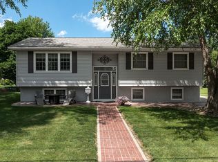 211 8th St NW, Mount Vernon, IA 52314