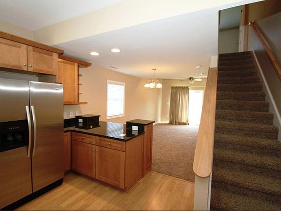 3rd image of 140 Blackbird Village Cir