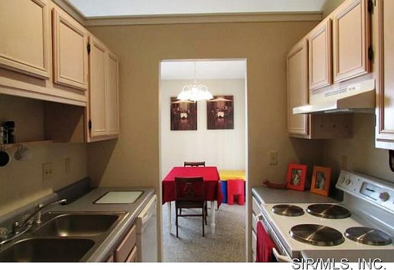 3rd image of 2637 Villa Park Dr APT B