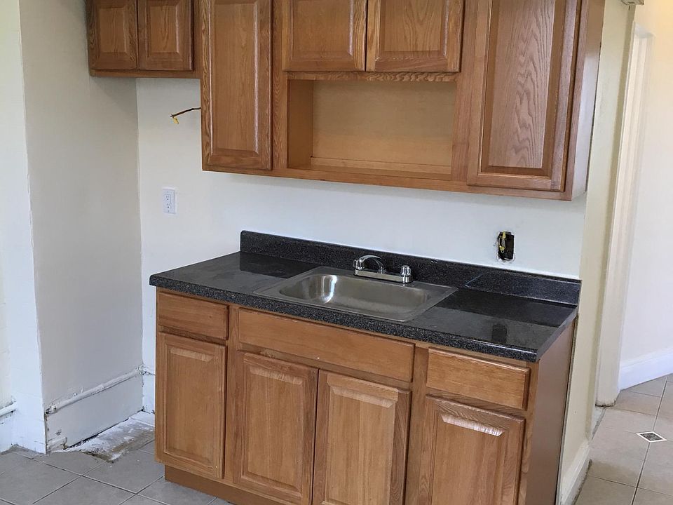 2nd image of 4923 Murphy Pl #Basement