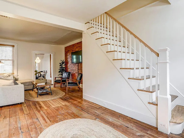 333 W Grant St — Photo 3