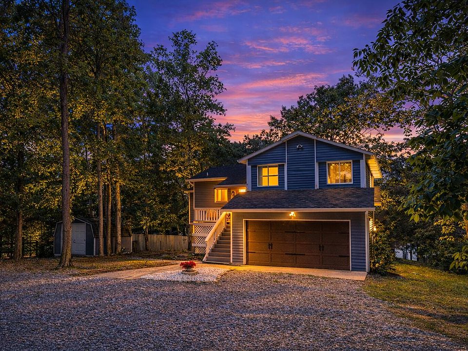 1st image of 983 Lake Ridge Dr