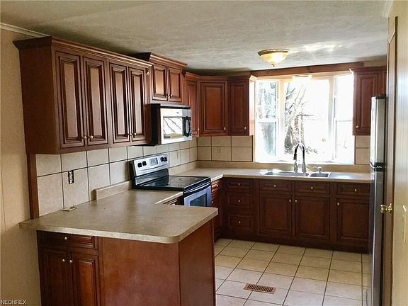 4th image of 63 Tracy Ln