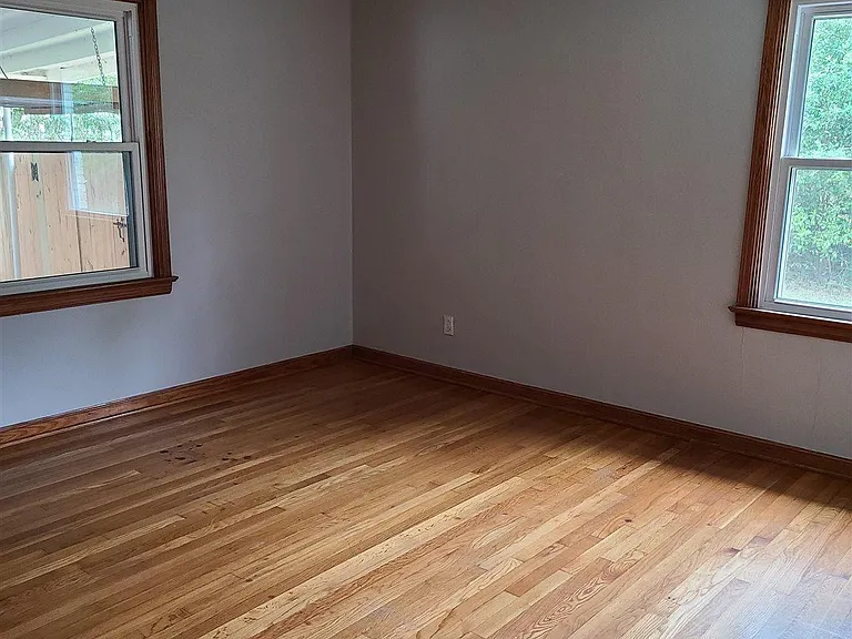 2109 N Spring St — Photo 8