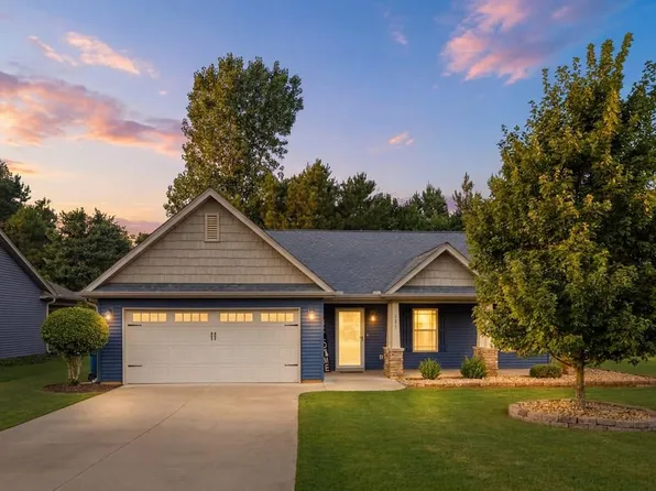 111 Auburn Ln, Greenwood, SC 29649