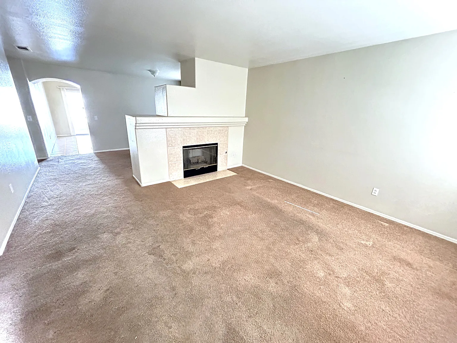 3 bed, 1324 sqft, $2,250 — Photo 2