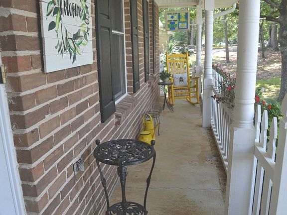 3rd image of 2756 Hickory Cir