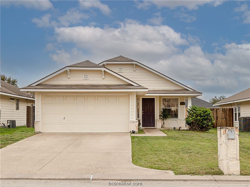 1st image of 926 Crested Point Dr