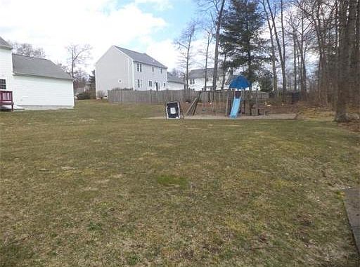 3rd image of 51 Sharlene Ln