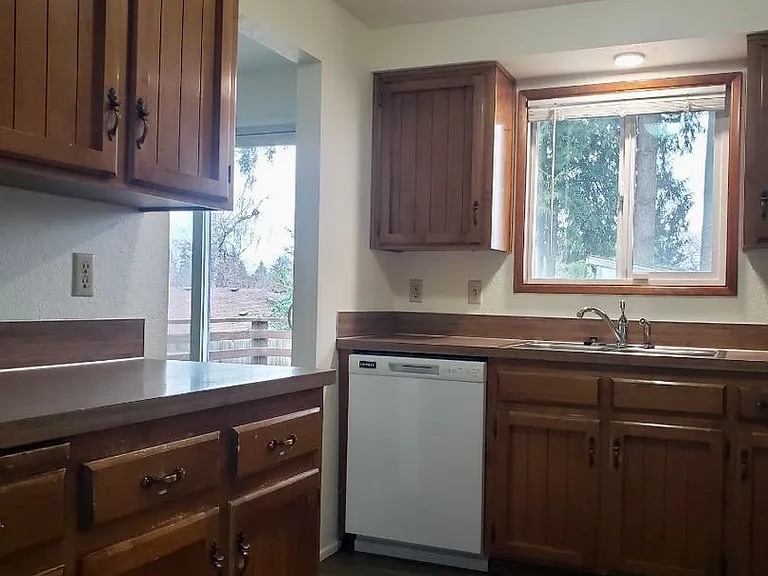 5522 Beechwood Ct S — Photo 4