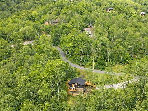 2nd image of 1065 Shell Mountain Rd