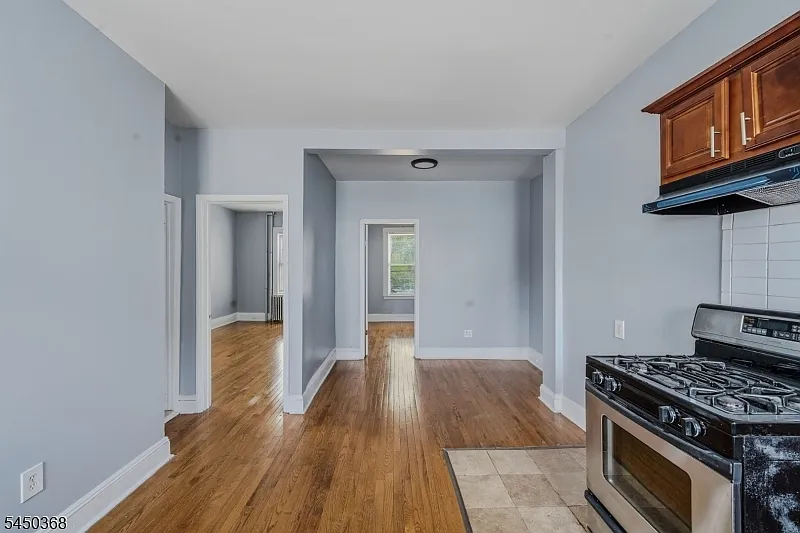 2 bed, 1.0 bath, $1,900 — Photo 2
