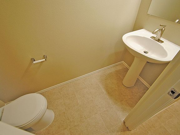 5th image of 2927 186th St E