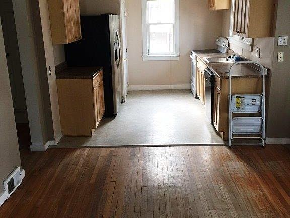 2nd image of 1120 Owana Ave
