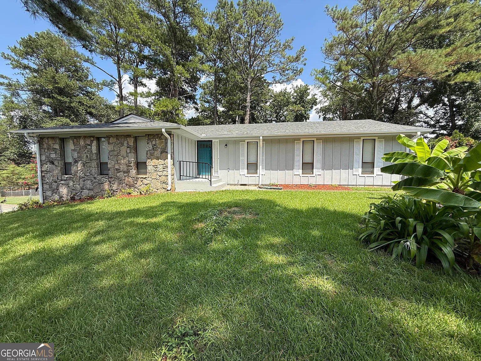 907 Strawberry Ct photo 1