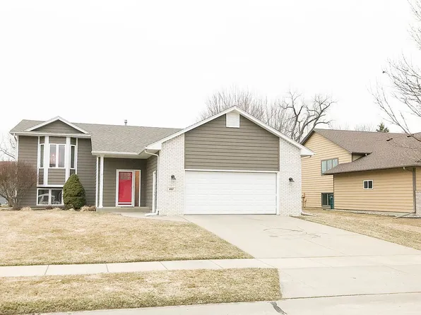 407 Bison Trl, Dakota Dunes, SD 57049