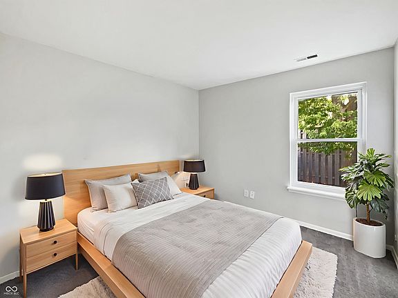 4th image of 4821 Ossington Ct