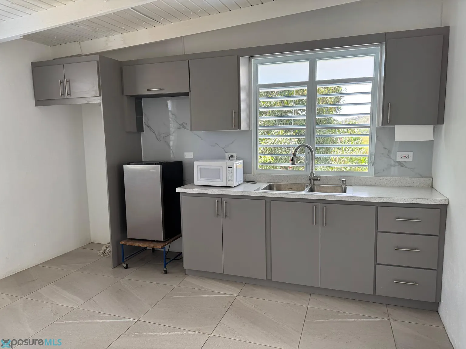 3 bed, 2.0 bath, 1000 sqft, $1,200 — Photo 1
