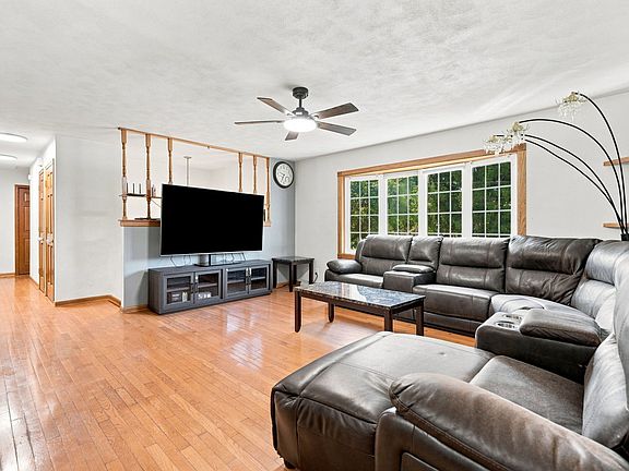 4th image of 105 Spruce Dr